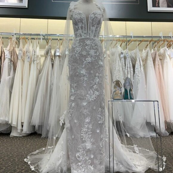David's Bridal Galina Signature 3d Foral illusion & beaded plunge Wedding Dress - Picture 1 of 11